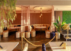 Sfeervol interieur van restaurant Tropicana Breda